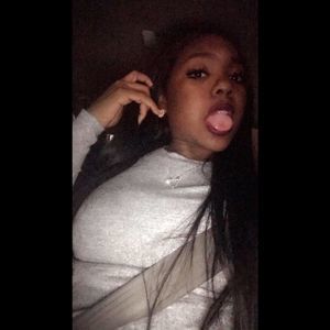 Meet your Posher, Connié